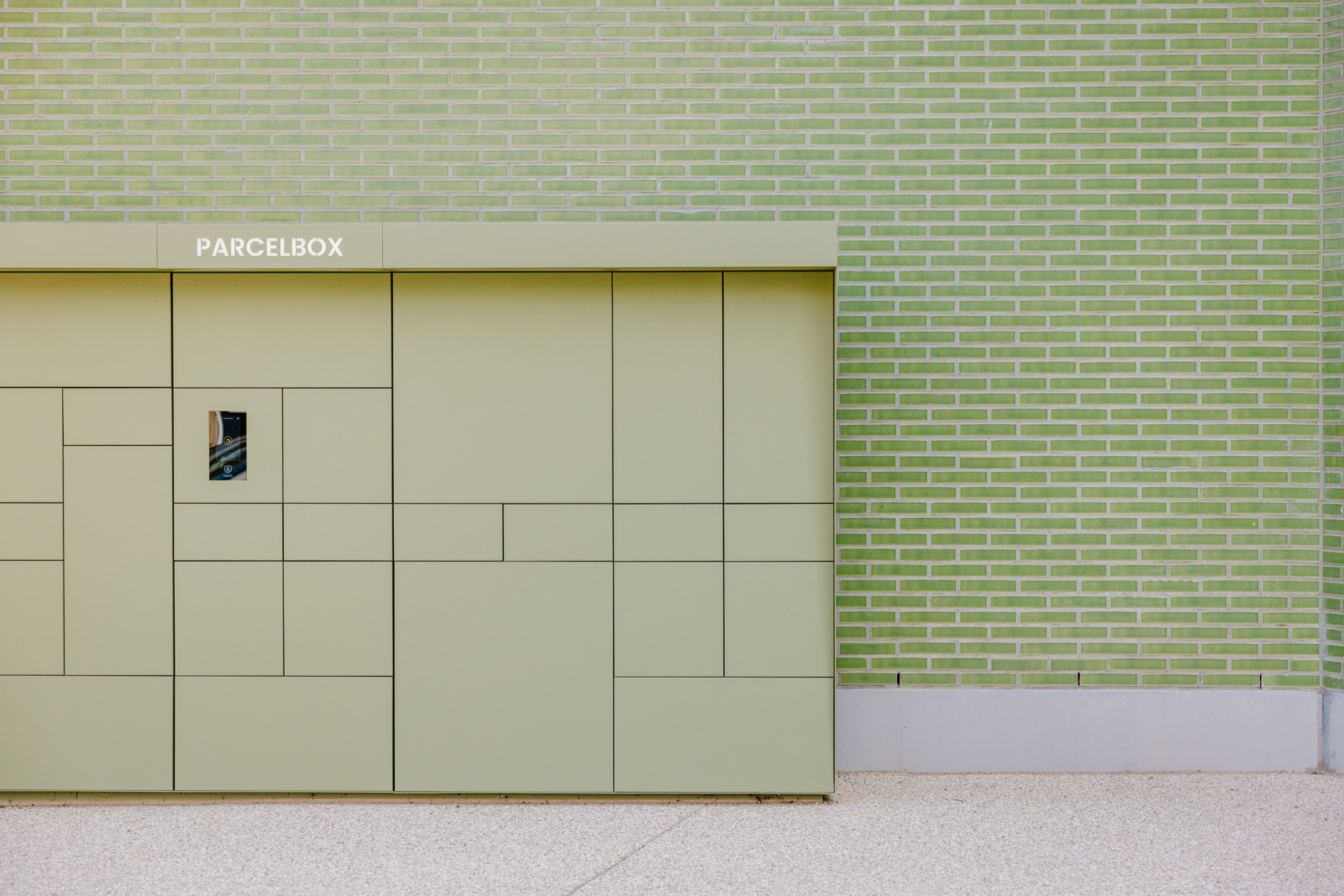 ONZO Wall Paketkastenanlage in einer Wohnanlage